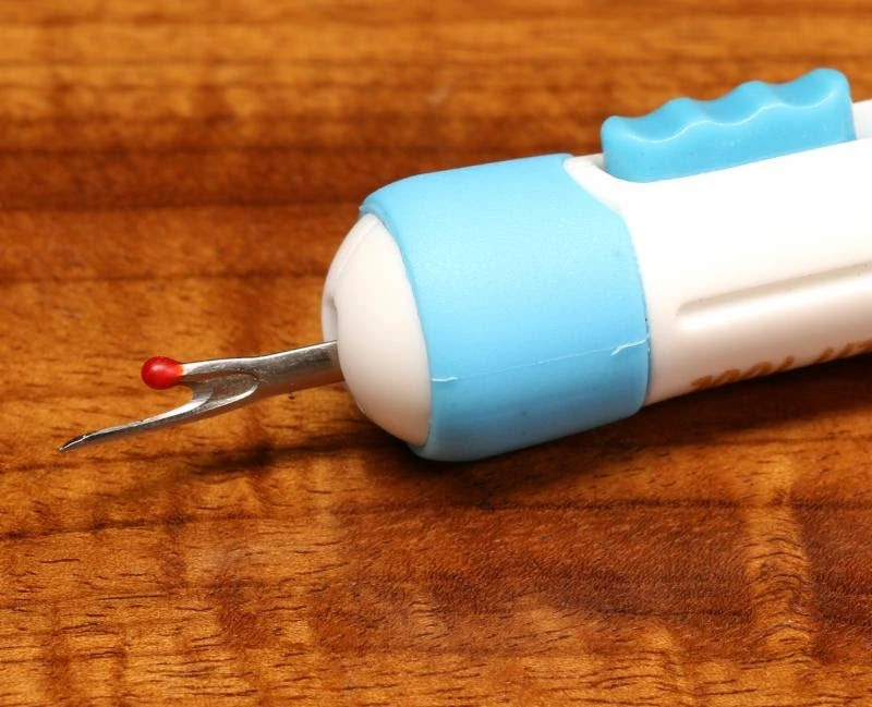 Hareline Tyer's Retractable Bodkin & Cutter Multi Tool 2 Hareline Tyer's Retractable Bodkin & Cutter Multi Tool - Image 2