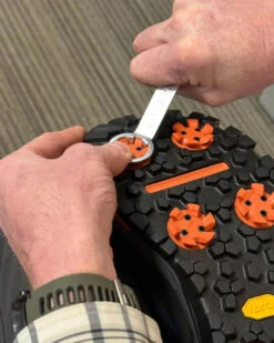 Simms - M's G4 PRO Powerlock Boot - Vibram 11 Simms - M's G4 PRO Powerlock Boot - Vibram -Fly Fishing Sale Store PDPProductFeats S23 Powerlock CleatInstall 1100x 87a95803 6f37 4f4a add0 810fb0f34164